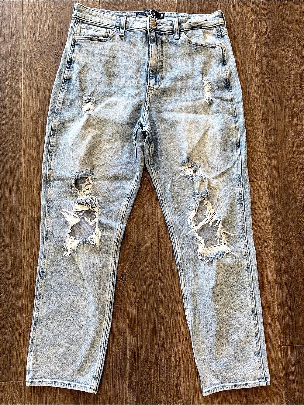 Hollister Ultra High-Rise Mom Jean Distressed Straight Leg Jeans in Blue 31Wx27L